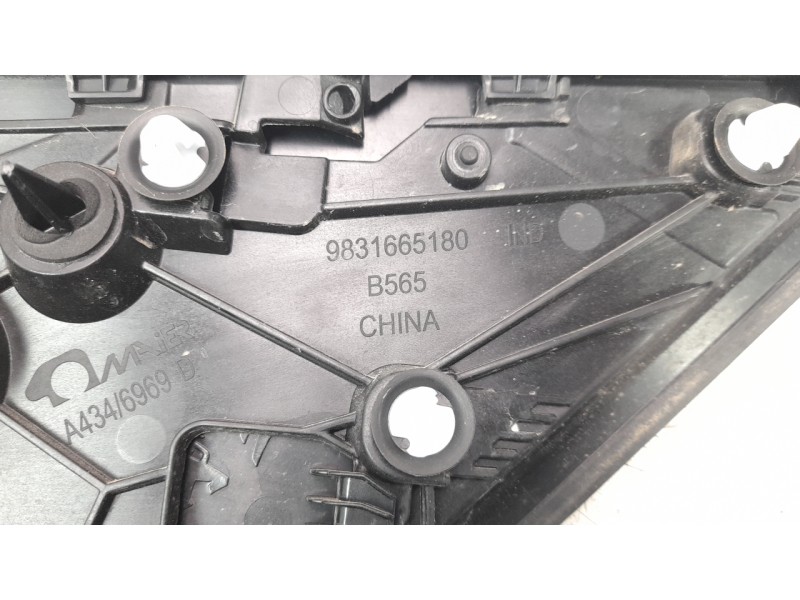 Recambio de moldura para peugeot 2008 (p1) active referencia OEM IAM 9831665180  