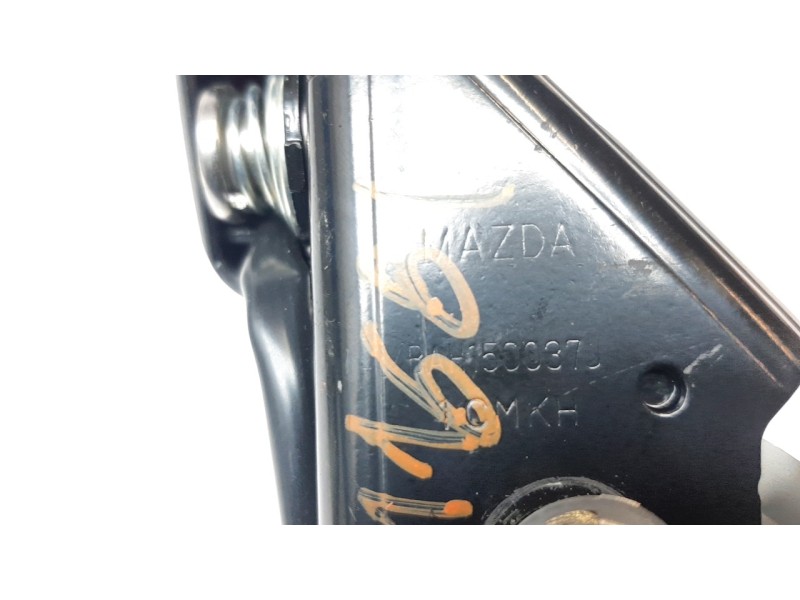 Recambio de enganche cinturon trasero izquierdo para mazda 3 sedán (bp) referencia OEM IAM BAH150037J  