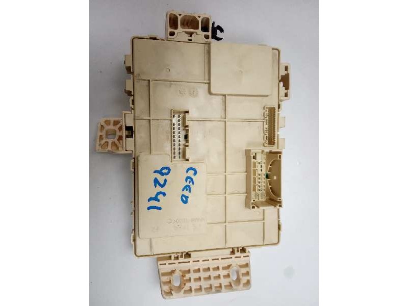 Recambio de caja reles / fusibles para kia cee´d drive referencia OEM IAM 91950A213013  
