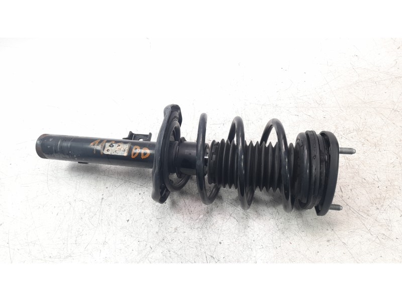Recambio de amortiguador delantero derecho para mazda 3 sedán (bp) referencia OEM IAM BDNH3470XB  