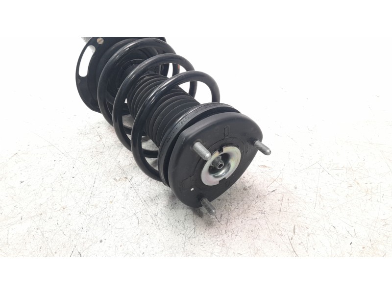 Recambio de amortiguador delantero derecho para mazda 3 sedán (bp) referencia OEM IAM BDNH3470XB  