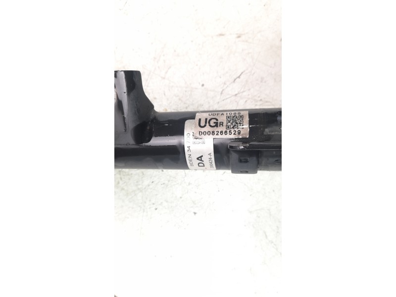 Recambio de amortiguador delantero derecho para mazda 3 sedán (bp) referencia OEM IAM BDNH3470XB  