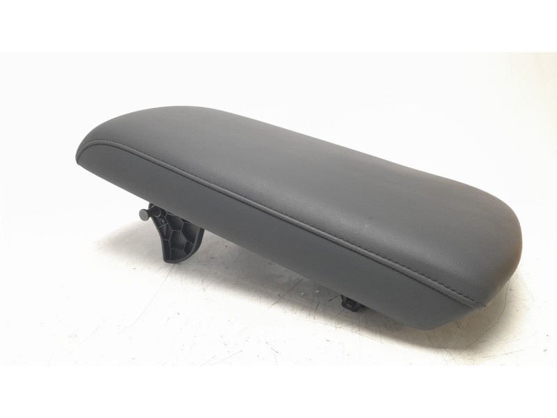 Recambio de apoyabrazos central para mazda 3 sedán (bp) referencia OEM IAM BDGF64450B02  