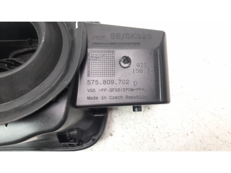 Recambio de tapa exterior combustible para seat ateca (kh7) 1.0 tsi referencia OEM IAM 575809702  