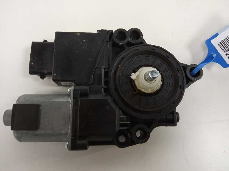 Recambio de motor elevalunas delantero derecho para kia cee´d drive referencia OEM IAM 82460A2010  