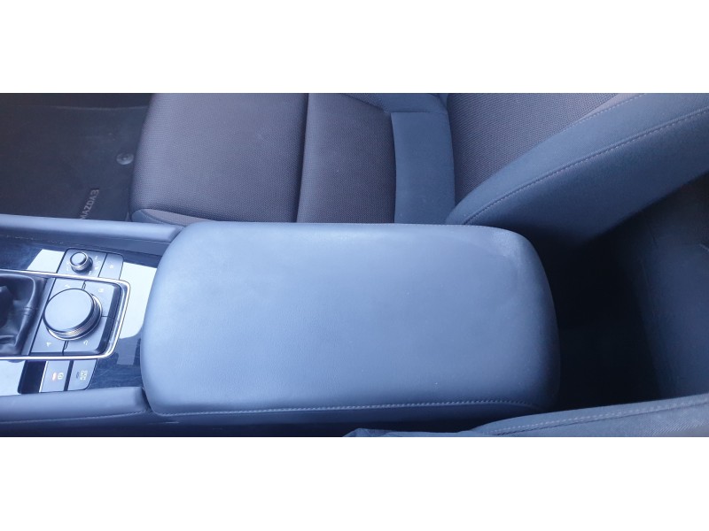 Recambio de apoyabrazos central para mazda 3 sedán (bp) referencia OEM IAM BDGF64450B02  