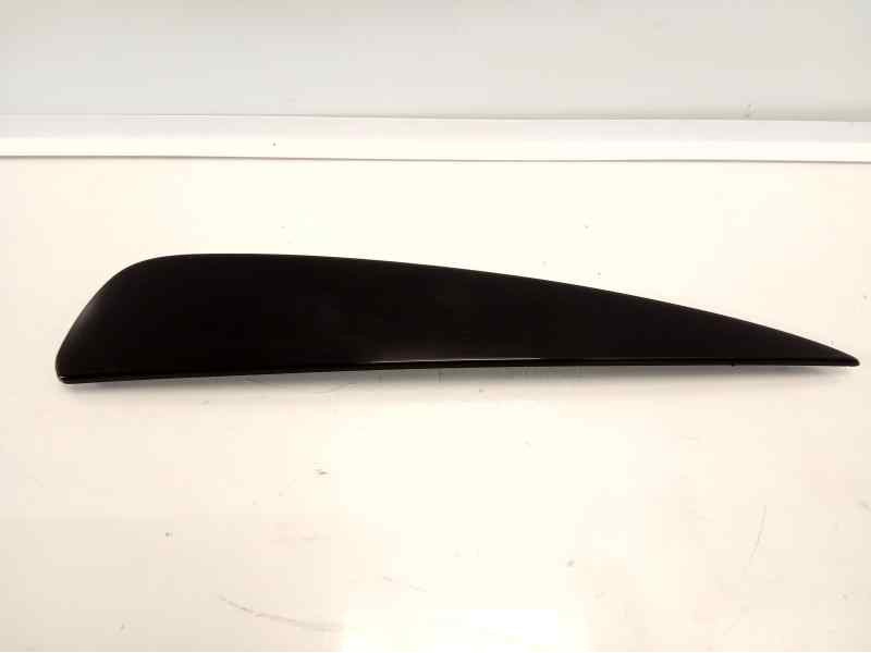 Recambio de molduras traseras para citroen c4 picasso attraction referencia OEM IAM 9677095980  