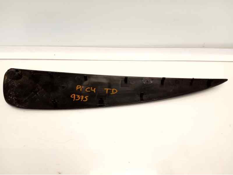 Recambio de molduras traseras para citroen c4 picasso attraction referencia OEM IAM 9677095980  