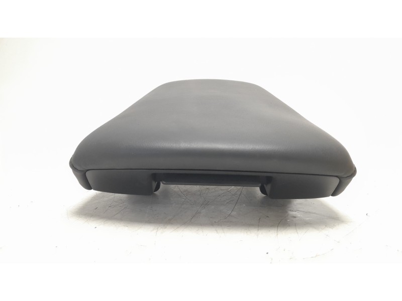 Recambio de apoyabrazos central para mazda 3 sedán (bp) referencia OEM IAM BDGF64450B02  