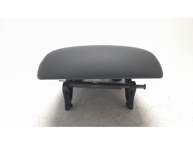 Recambio de apoyabrazos central para mazda 3 sedán (bp) referencia OEM IAM BDGF64450B02  