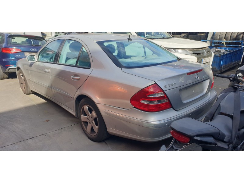 mercedes-benz clase e (w211) berlina del año 2005