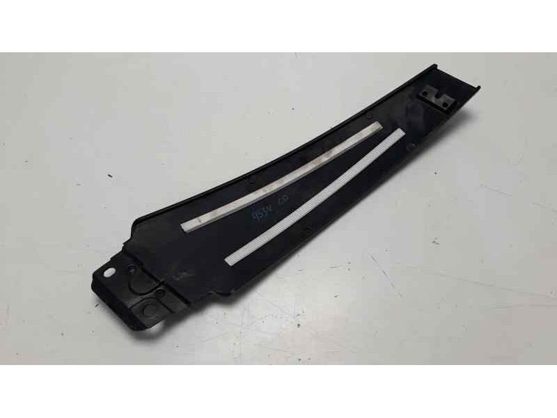 Recambio de moldura para maserati ghibli diesel referencia OEM IAM 6700247870  