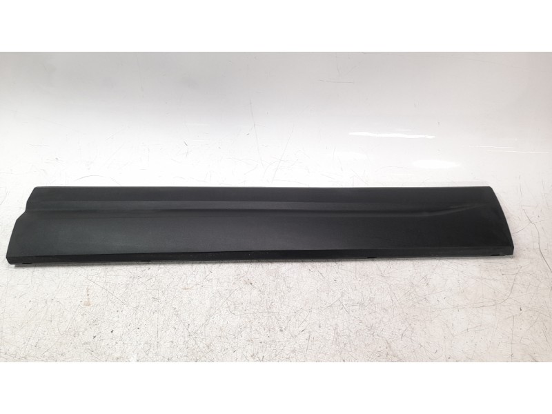Recambio de moldura para seat ateca (khp) style go referencia OEM IAM 575854940  