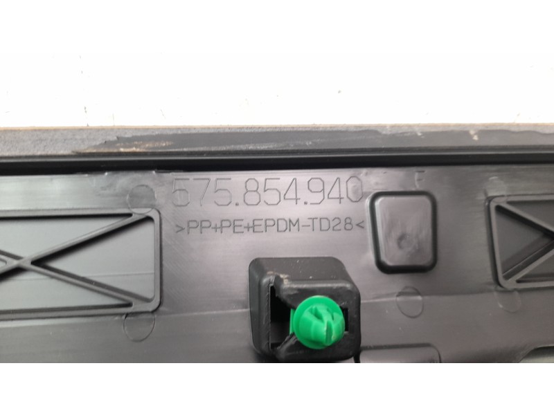 Recambio de moldura para seat ateca (khp) style go referencia OEM IAM 575854940  