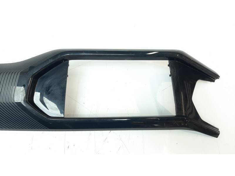 Recambio de moldura para volkswagen t-cross 1.0 tsi referencia OEM IAM 2GM858418E  