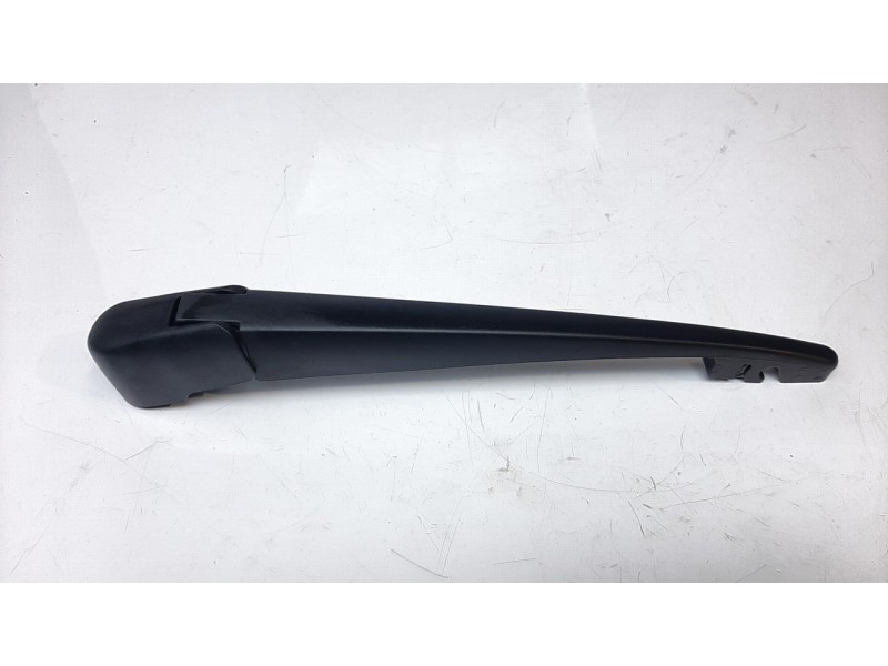 Recambio de brazo limpia trasero para mazda 3 sedán (bp) referencia OEM IAM BCWK67421A  