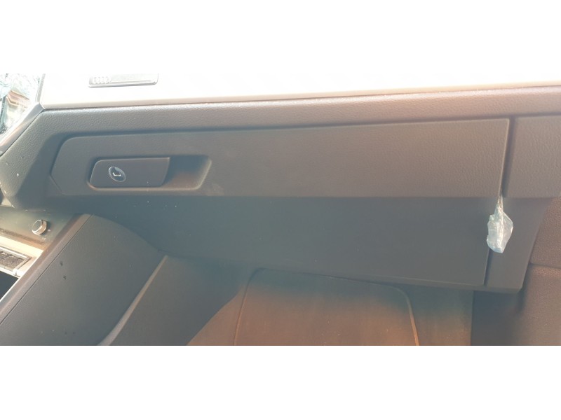Recambio de guantera para audi q3 (f3b) referencia OEM IAM 83B857035B  
