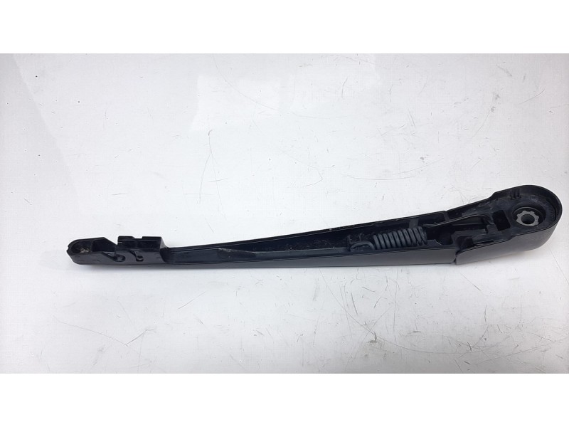 Recambio de brazo limpia trasero para mazda 3 sedán (bp) referencia OEM IAM BCWK67421A  
