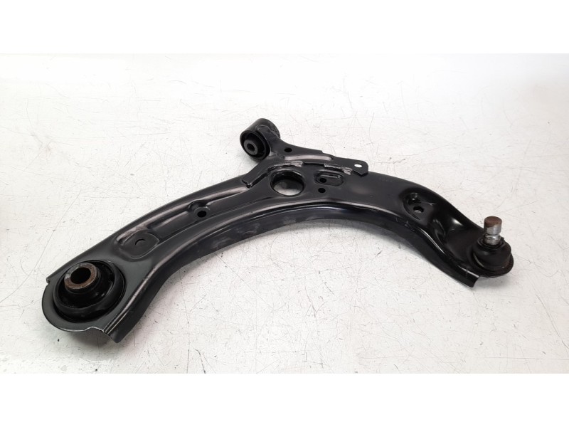 Recambio de brazo suspension inferior delantero derecho para mazda 3 sedán (bp) referencia OEM IAM BDNF34300C  