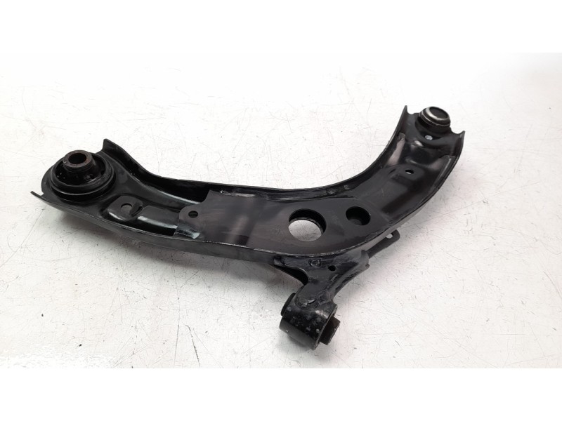 Recambio de brazo suspension inferior delantero derecho para mazda 3 sedán (bp) referencia OEM IAM BDNF34300C  