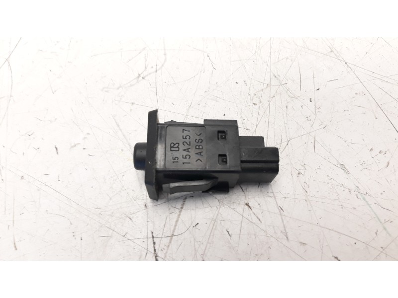 Recambio de interruptor para toyota rav 4 referencia OEM IAM 15A257  
