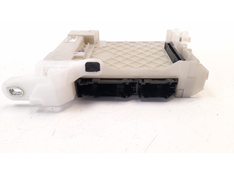 Recambio de caja reles / fusibles para toyota c-hr referencia OEM IAM 82730F4010B  