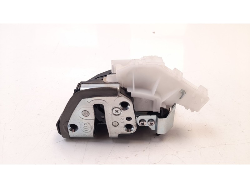 Recambio de cerradura puerta trasera derecha para toyota c-hr referencia OEM IAM 69050F4010  