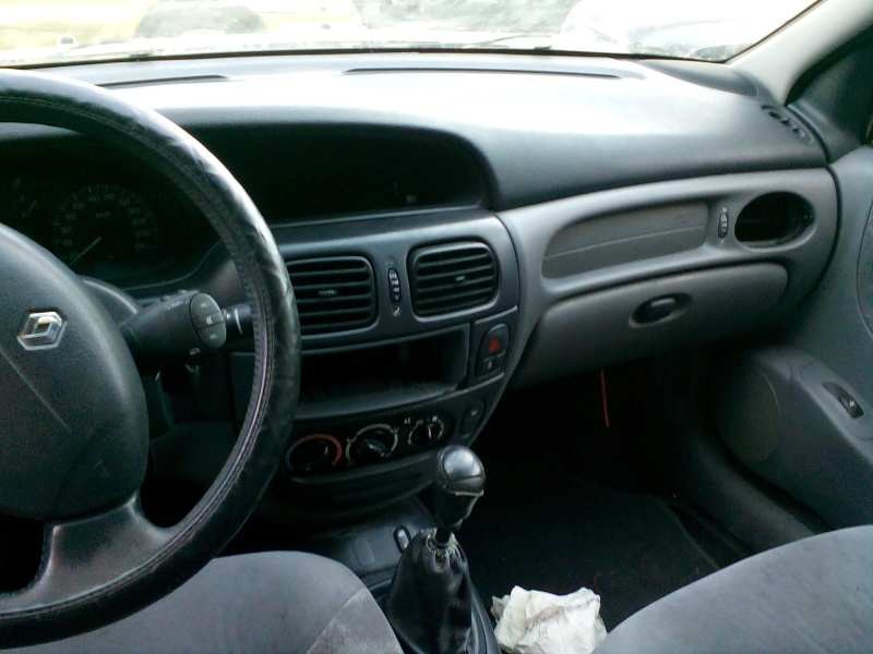 renault megane i fase 2 berlina (ba0) del año 2000