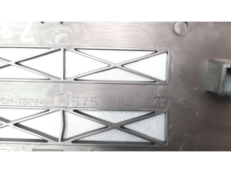 Recambio de moldura para seat ateca (khp) fr referencia OEM IAM SE0292Y20  