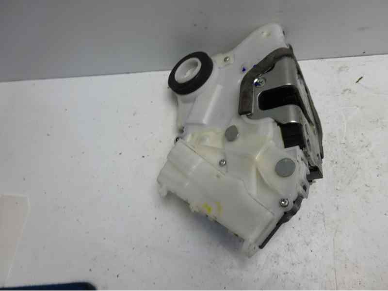 Recambio de cerradura puerta delantera derecha para toyota yaris active hybrid referencia OEM IAM   