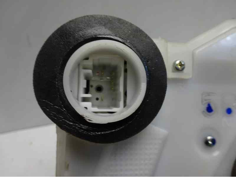 Recambio de cerradura puerta delantera derecha para toyota yaris active hybrid referencia OEM IAM   