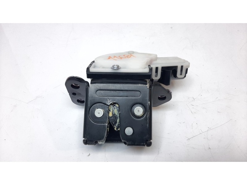 Recambio de cerradura maletero / porton para mazda 3 sedán (bp) referencia OEM IAM BDMT62310  