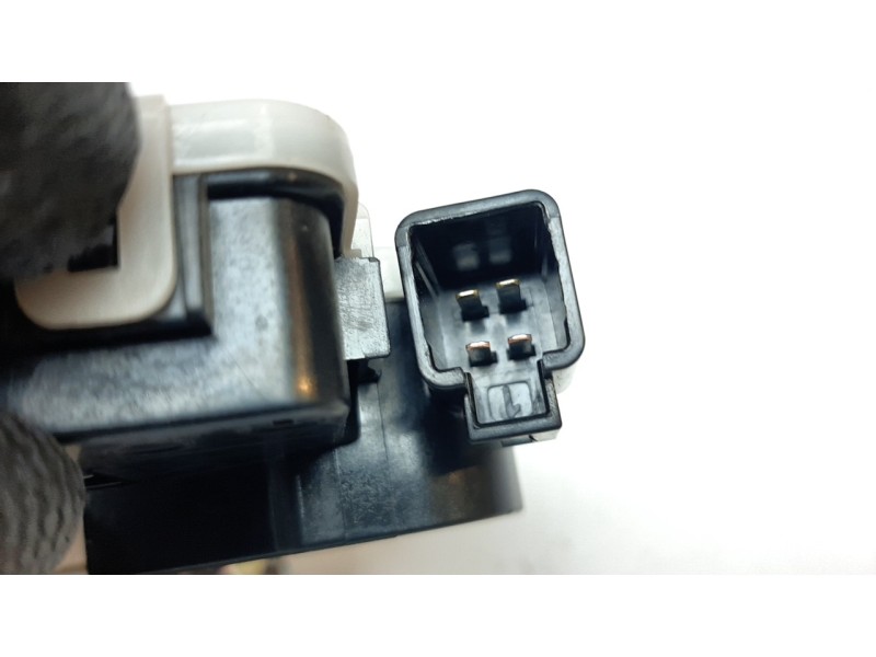 Recambio de cerradura maletero / porton para mazda 3 sedán (bp) referencia OEM IAM BDMT62310  