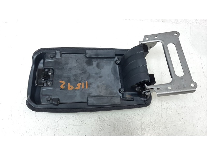 Recambio de apoyabrazos central para toyota corolla (e21) referencia OEM IAM 5890502F60C0  
