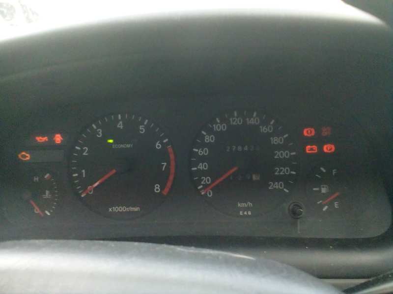 toyota corolla (e11) del año 2001