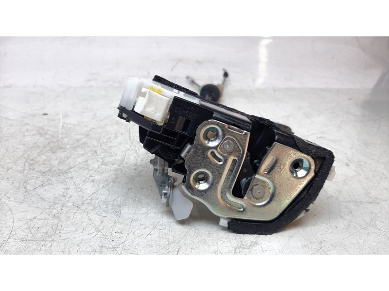 Recambio de cerradura puerta delantera derecha para mazda 3 sedán (bp) referencia OEM IAM BDMC58310B  