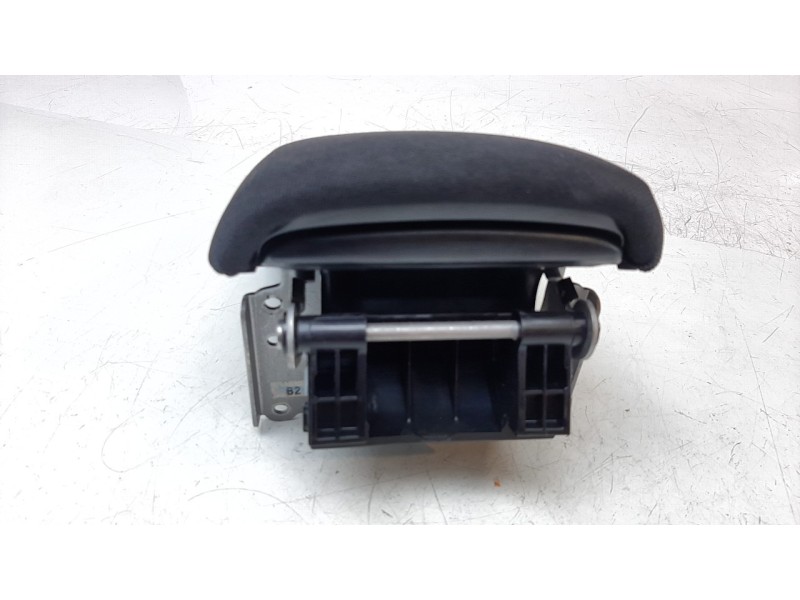 Recambio de apoyabrazos central para toyota corolla (e21) referencia OEM IAM 5890502F60C0  