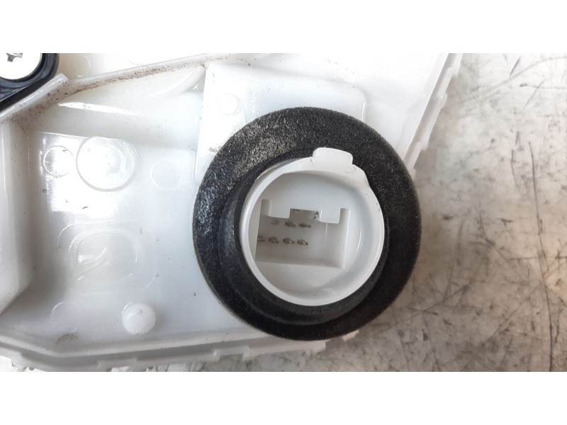 Recambio de cerradura puerta delantera derecha para mazda 3 sedán (bp) referencia OEM IAM BDMC58310B  