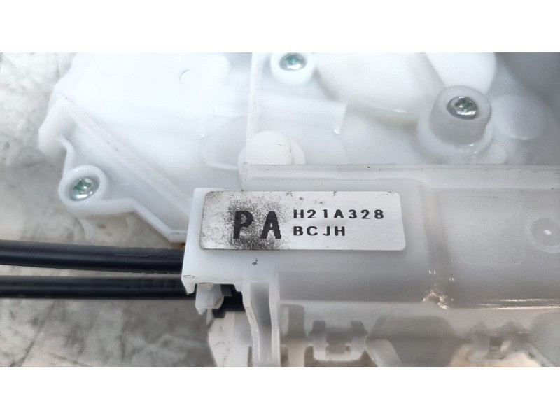 Recambio de cerradura puerta delantera derecha para mazda 3 sedán (bp) referencia OEM IAM BDMC58310B  