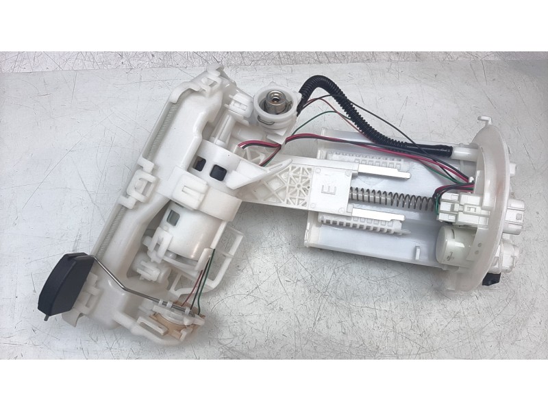 Recambio de bomba combustible para toyota corolla (e21) referencia OEM IAM 7702002C21  