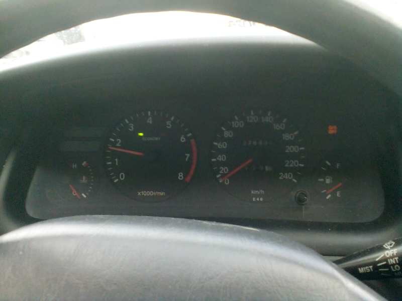 toyota corolla (e11) del año 2001