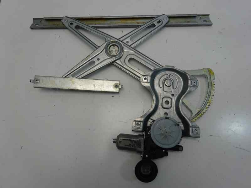 Recambio de elevalunas delantero derecho para toyota yaris active hybrid referencia OEM IAM AV2621002331 973582101 