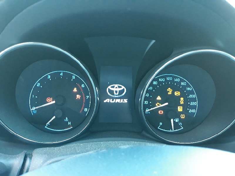 toyota auris del año 2017