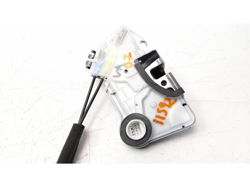 Recambio de cerradura puerta delantera izquierda para toyota corolla (e21) referencia OEM IAM 6904002491  