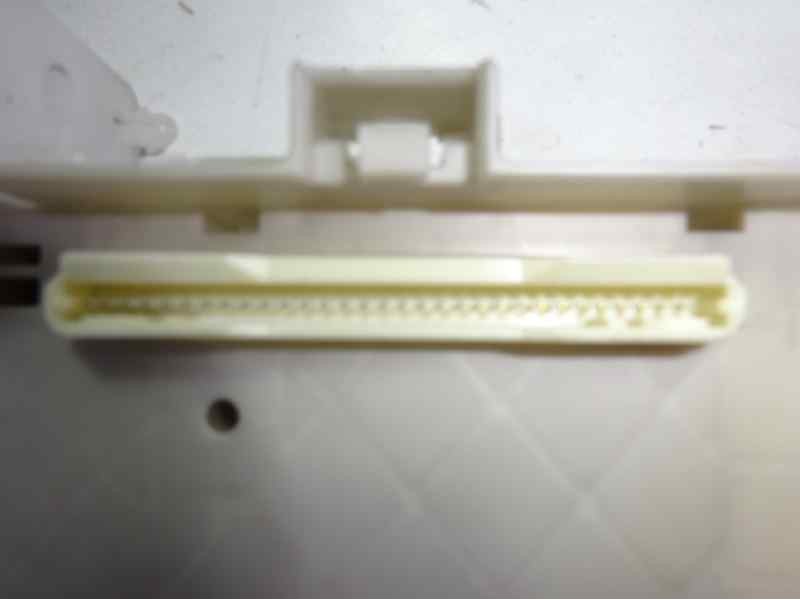 Recambio de caja reles / fusibles para toyota yaris active hybrid referencia OEM IAM 8273052L70C 3C060070 