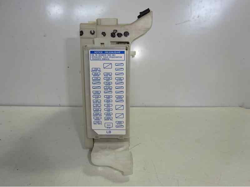 Recambio de caja reles / fusibles para toyota yaris active hybrid referencia OEM IAM 8273052L70C 3C060070 