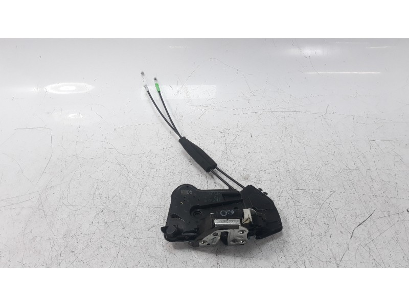 Recambio de cerradura puerta trasera derecha para toyota corolla (e21) referencia OEM IAM 6905002580  