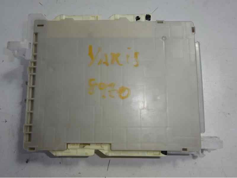 Recambio de caja reles / fusibles para toyota yaris active hybrid referencia OEM IAM 8273052L70C 3C060070 