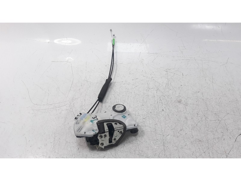 Recambio de cerradura puerta trasera derecha para toyota corolla (e21) referencia OEM IAM 6905002580  