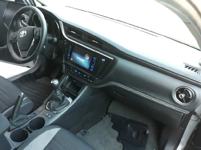 toyota auris del año 2017